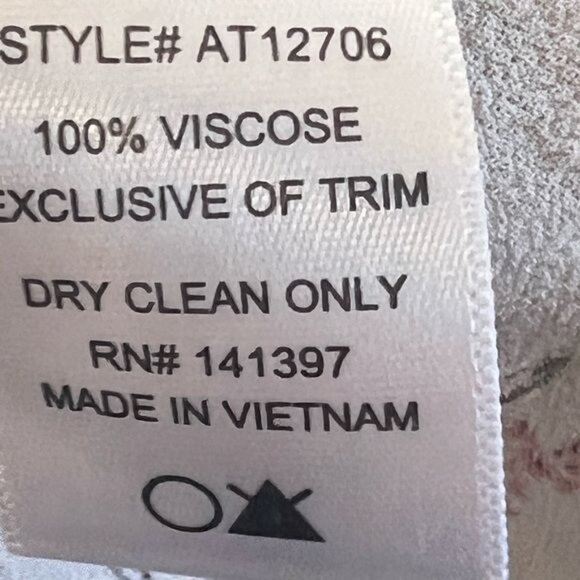 ASTR The Label Women’s Blouse Size Medium White Floral Side Tassel Top Spring - Picture 11 of 12